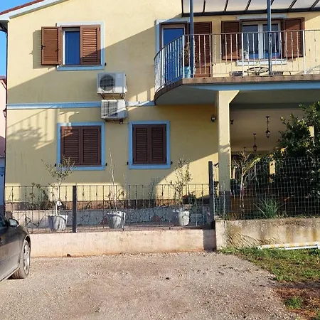 1 Apartment