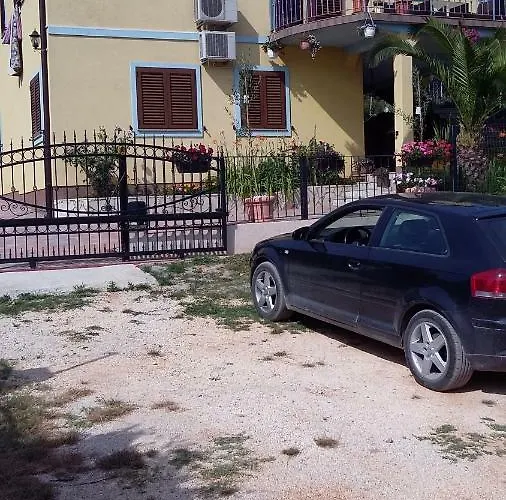 1 Διαμέρισμα *